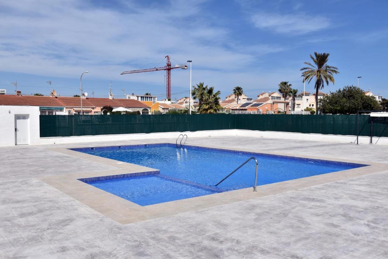 Casa Alex Torrevieja- Holiday House - Con Piscina Comunitaria Eksteriør bilde