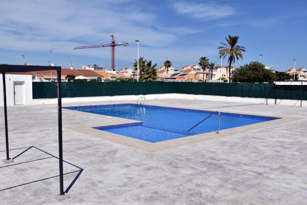 Casa Alex Torrevieja- Holiday House - Con Piscina Comunitaria Eksteriør bilde